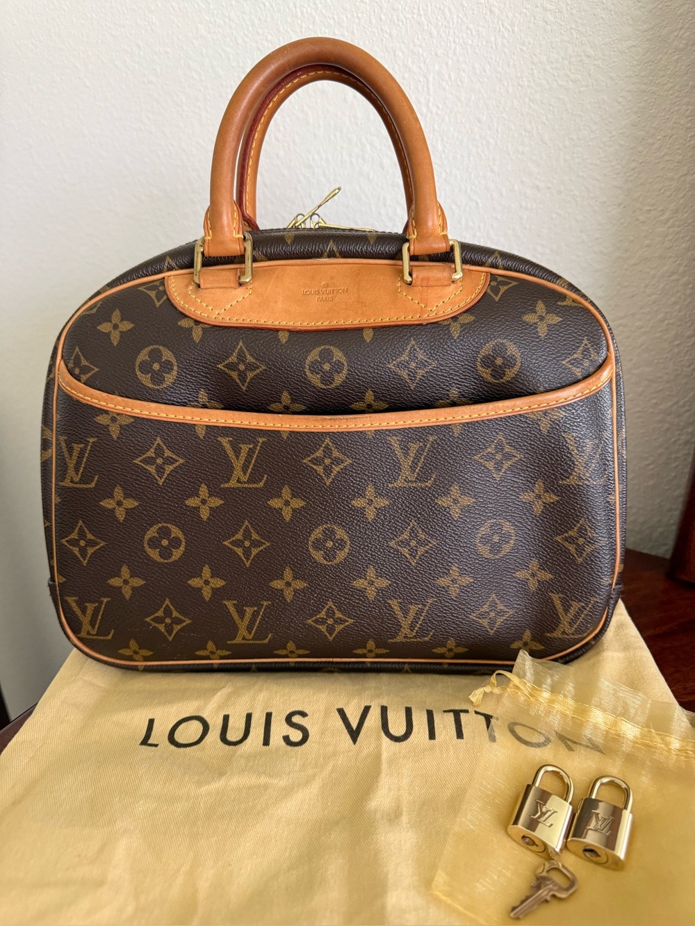 🌹Mini Louis Vuitton Trouville with Accessories